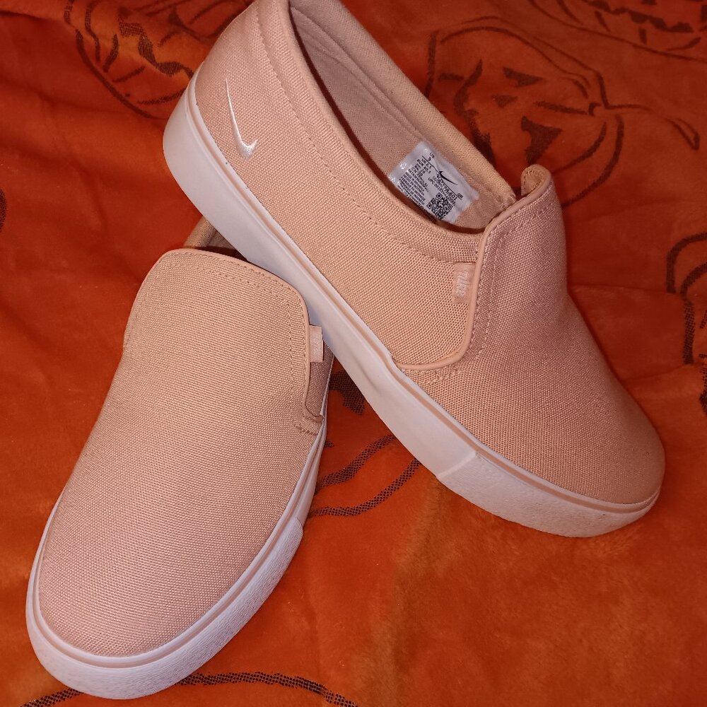 Nike Court Royale AC SLP Sneaker Womens 9 Coral Slip On Athletic Shoe BQ9138601